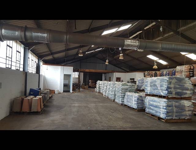 848M² FACTORY RENTED IN BELLVILLE CENTRAL